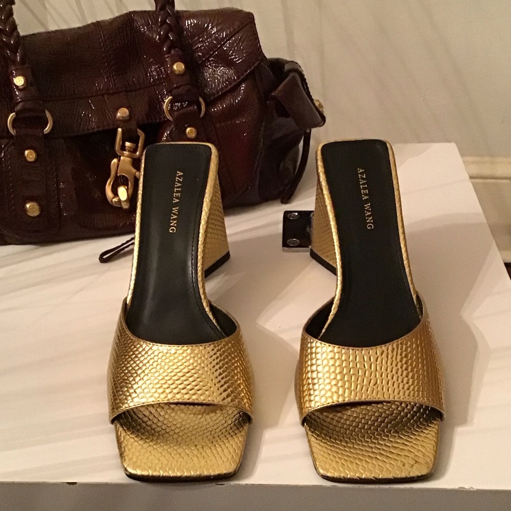 Azalea Wang Gold Textured Women's Heels